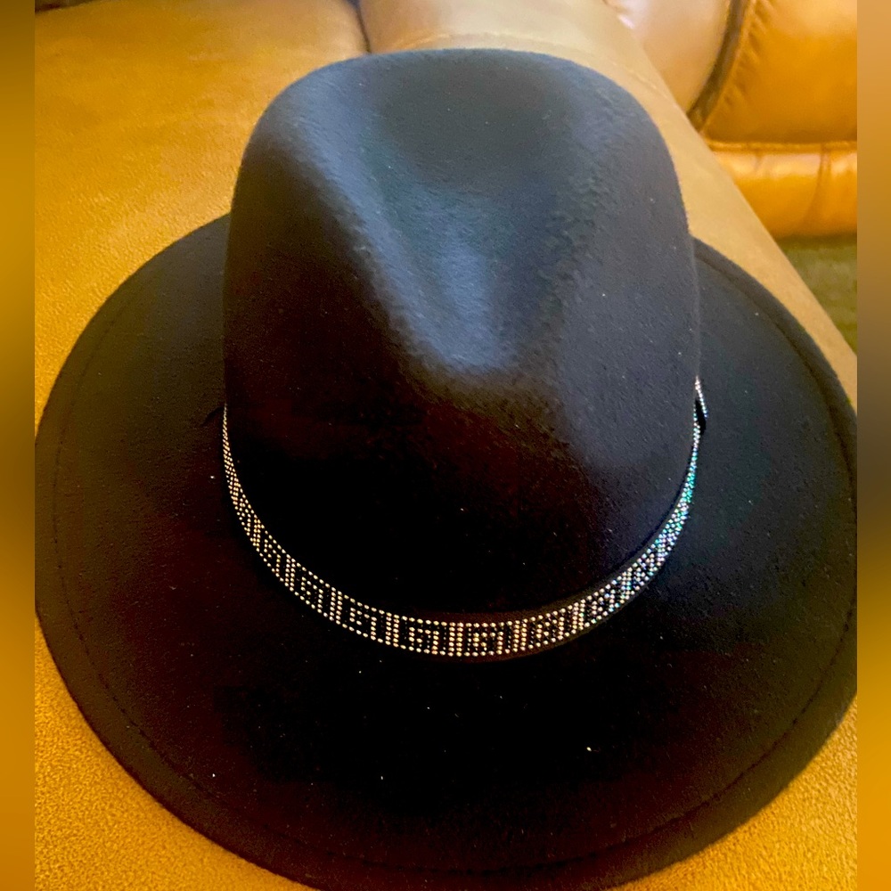 Woman’s Fedora hat ..wool